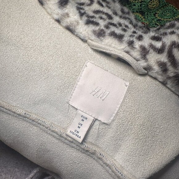 H&M Faux Fur Leopard Print Jacket • Size M - Picture 4 of 4